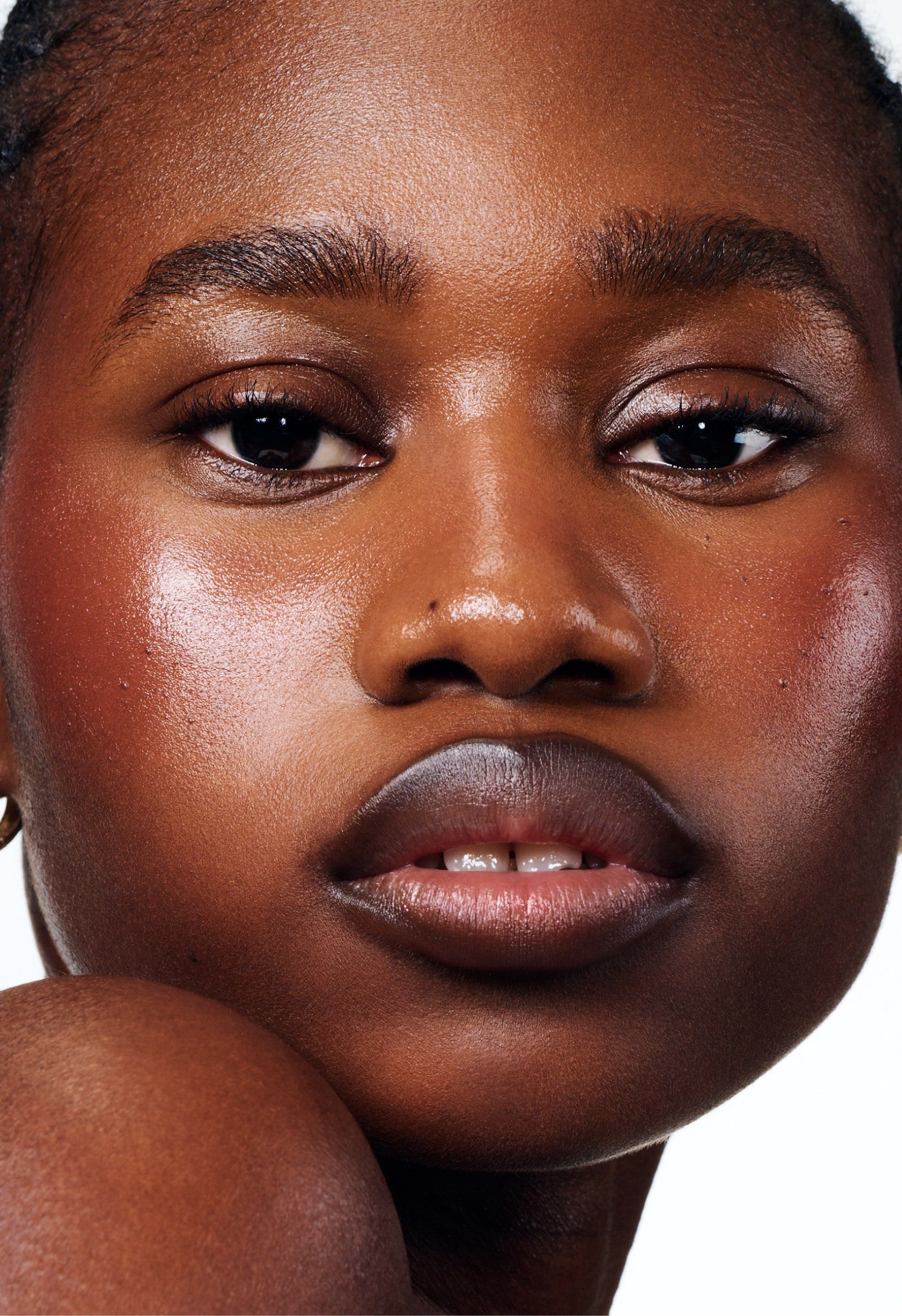 peptide lip shape move - Modern Glow in Hand
